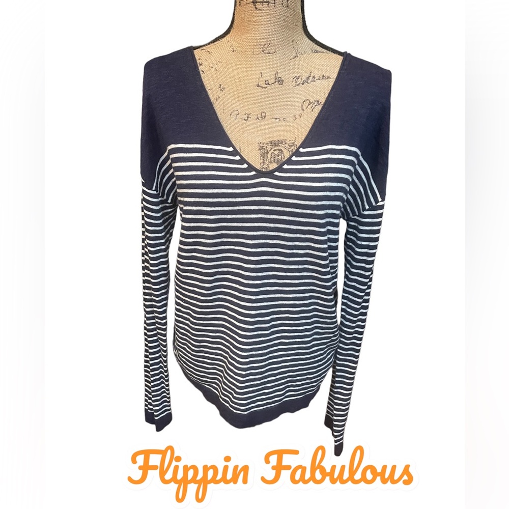 Gap navy blue and white V-neck striped Sweater. Size medium.